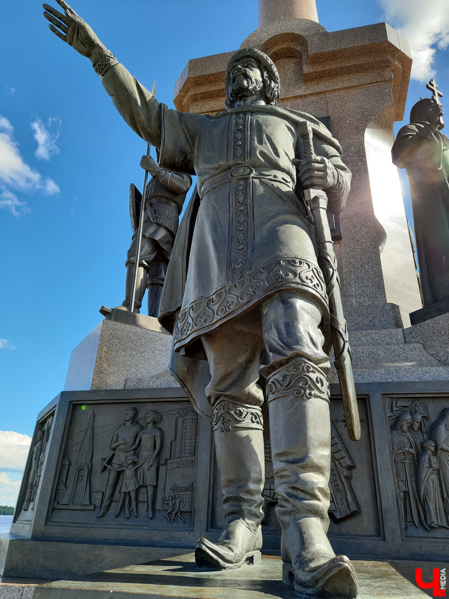 Во Владимире везде были, все видели? Айда в Ярославль считать медведей, есть икру заморскую, баклажанную, и много гулять. Делимся интересным маршрутом для тура выходного дня.