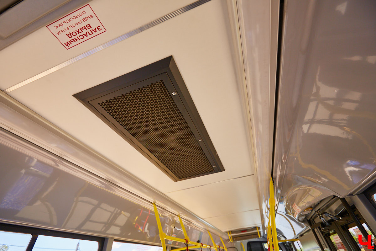 Разбираемся, есть ли в городе комфортные маршруты. Впереди жара, так что запоминаем номера автобусов и выбираем направления.