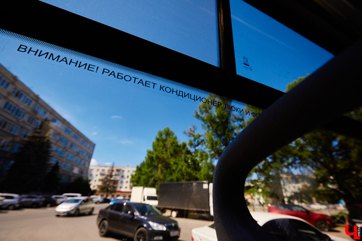 Разбираемся, есть ли в городе комфортные маршруты. Впереди жара, так что запоминаем номера автобусов и выбираем направления.