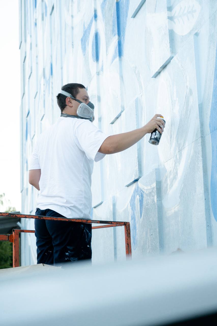 Во Владимире вовсю идет фестиваль уличного искусства 33zagfest. Получив полный карт-бланш, художники расписывают здания (и не только!) вдоль Лыбедской магистрали, на улице Мира и проспекте Ленина. Один из рисунков теперь украшает фасад Центра уличных субкультур.