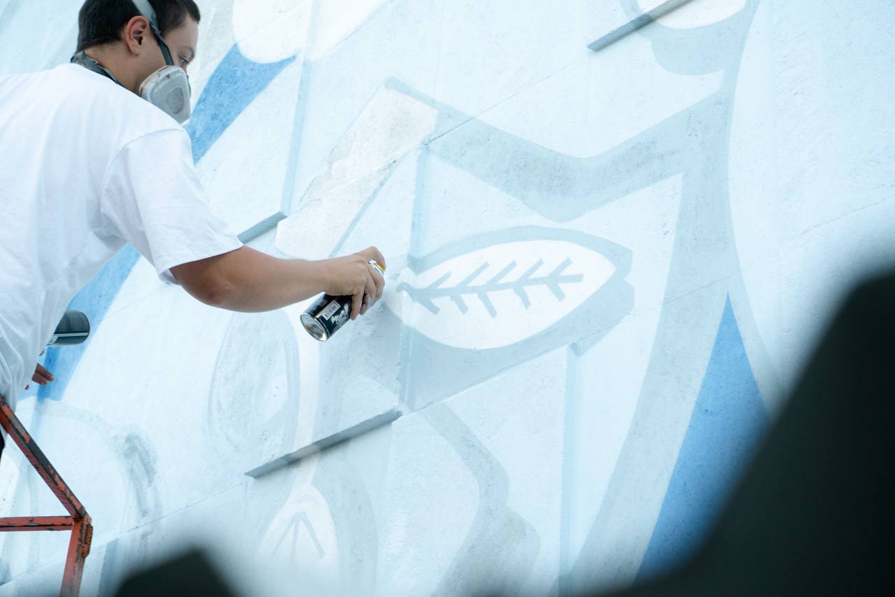 Во Владимире вовсю идет фестиваль уличного искусства 33zagfest. Получив полный карт-бланш, художники расписывают здания (и не только!) вдоль Лыбедской магистрали, на улице Мира и проспекте Ленина. Один из рисунков теперь украшает фасад Центра уличных субкультур.