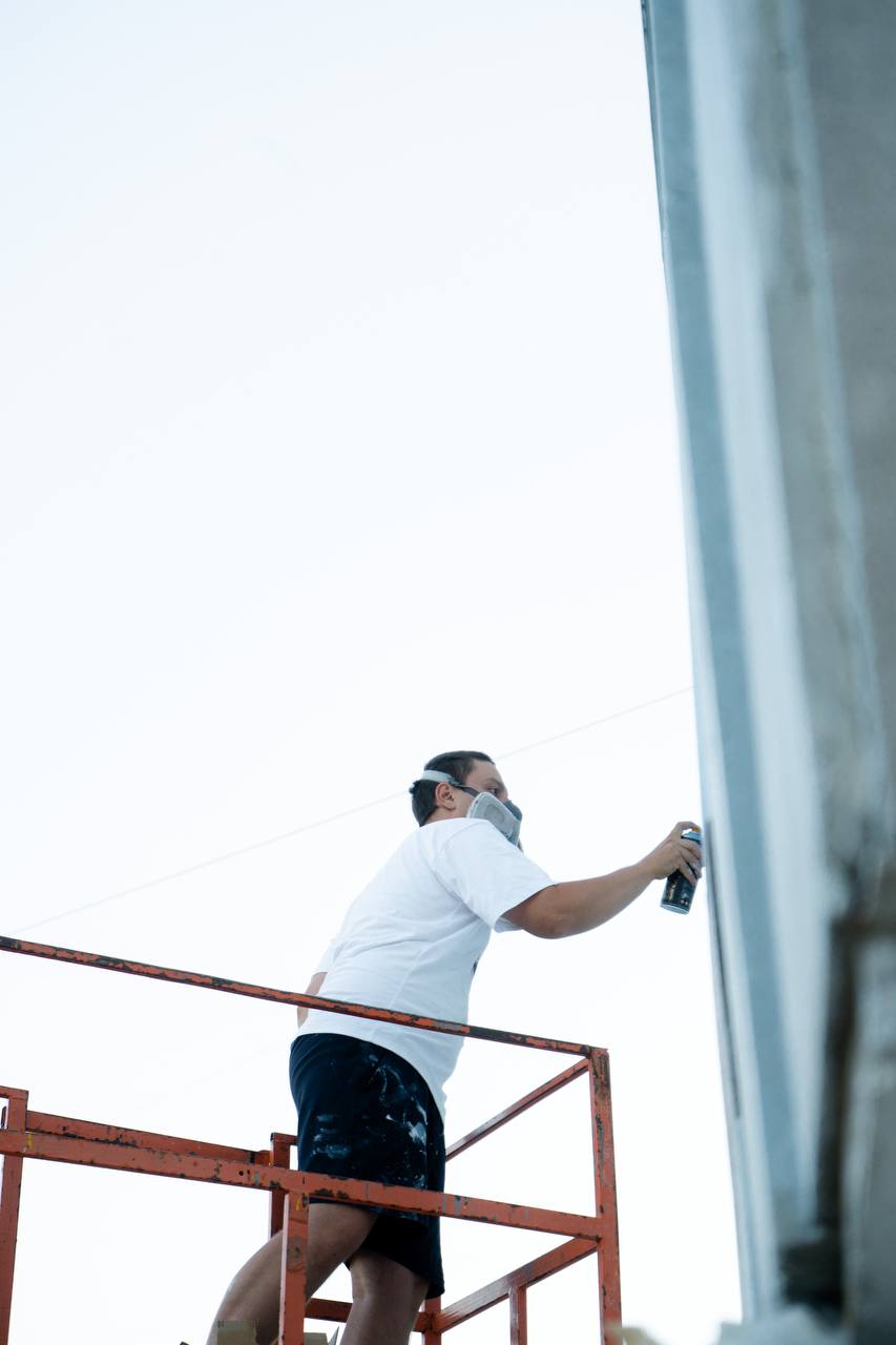 Во Владимире вовсю идет фестиваль уличного искусства 33zagfest. Получив полный карт-бланш, художники расписывают здания (и не только!) вдоль Лыбедской магистрали, на улице Мира и проспекте Ленина. Один из рисунков теперь украшает фасад Центра уличных субкультур.