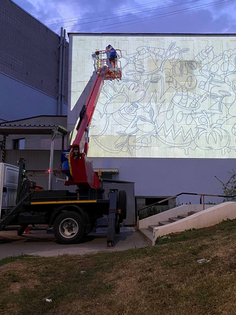 Во Владимире вовсю идет фестиваль уличного искусства 33zagfest. Получив полный карт-бланш, художники расписывают здания (и не только!) вдоль Лыбедской магистрали, на улице Мира и проспекте Ленина. Один из рисунков теперь украшает фасад Центра уличных субкультур.