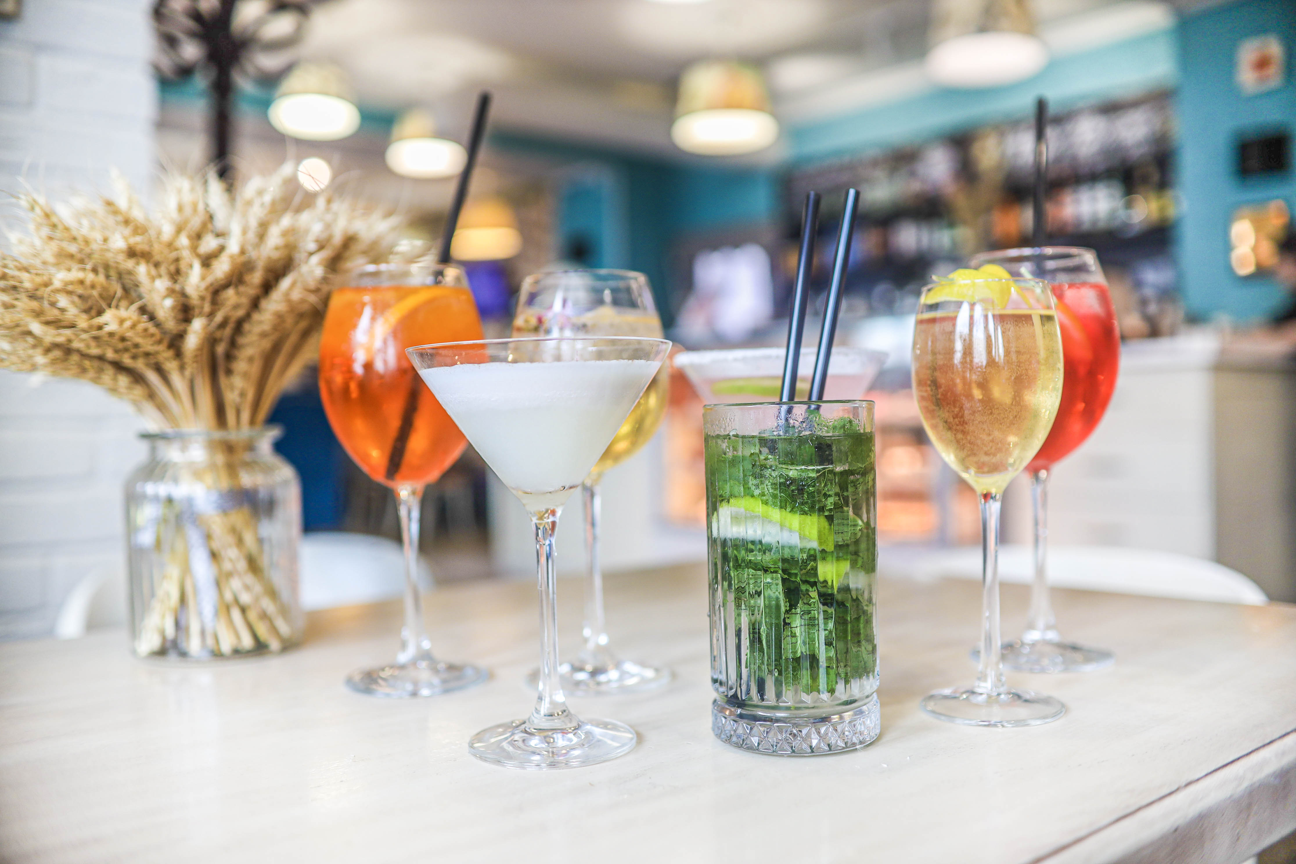 Семейное кафе «Пшеничный кот», расположенное в центре Владимира, давно полюбилось горожанам и гостям областного центра. А недавно рестораторы разработали и презентовали новое меню, где найдутся блюда по душе даже изысканным гурманам. Впечатления от них — в нашем материале!