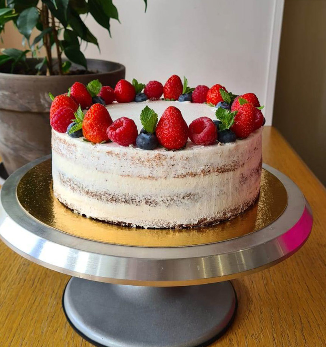 Семейное кафе «Пшеничный кот», расположенное в центре Владимира, давно полюбилось горожанам и гостям областного центра. А недавно рестораторы разработали и презентовали новое меню, где найдутся блюда по душе даже изысканным гурманам. Впечатления от них — в нашем материале!