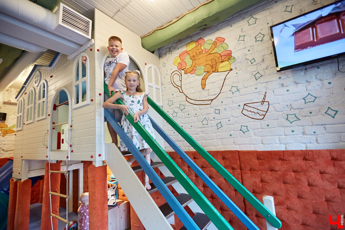 Семейное кафе «Пшеничный кот», расположенное в центре Владимира, давно полюбилось горожанам и гостям областного центра. А недавно рестораторы разработали и презентовали новое меню, где найдутся блюда по душе даже изысканным гурманам. Впечатления от них — в нашем материале!