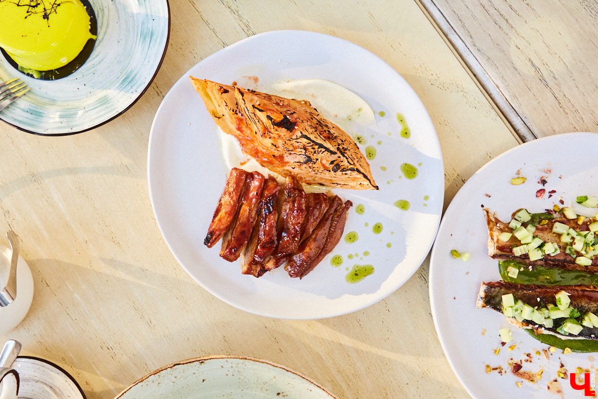 Семейное кафе «Пшеничный кот», расположенное в центре Владимира, давно полюбилось горожанам и гостям областного центра. А недавно рестораторы разработали и презентовали новое меню, где найдутся блюда по душе даже изысканным гурманам. Впечатления от них — в нашем материале!