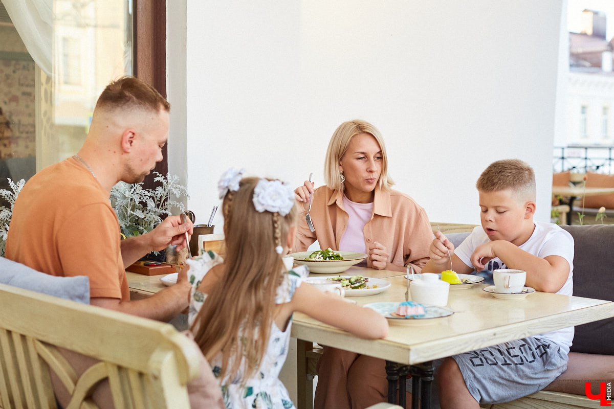 Семейное кафе «Пшеничный кот», расположенное в центре Владимира, давно полюбилось горожанам и гостям областного центра. А недавно рестораторы разработали и презентовали новое меню, где найдутся блюда по душе даже изысканным гурманам. Впечатления от них — в нашем материале!