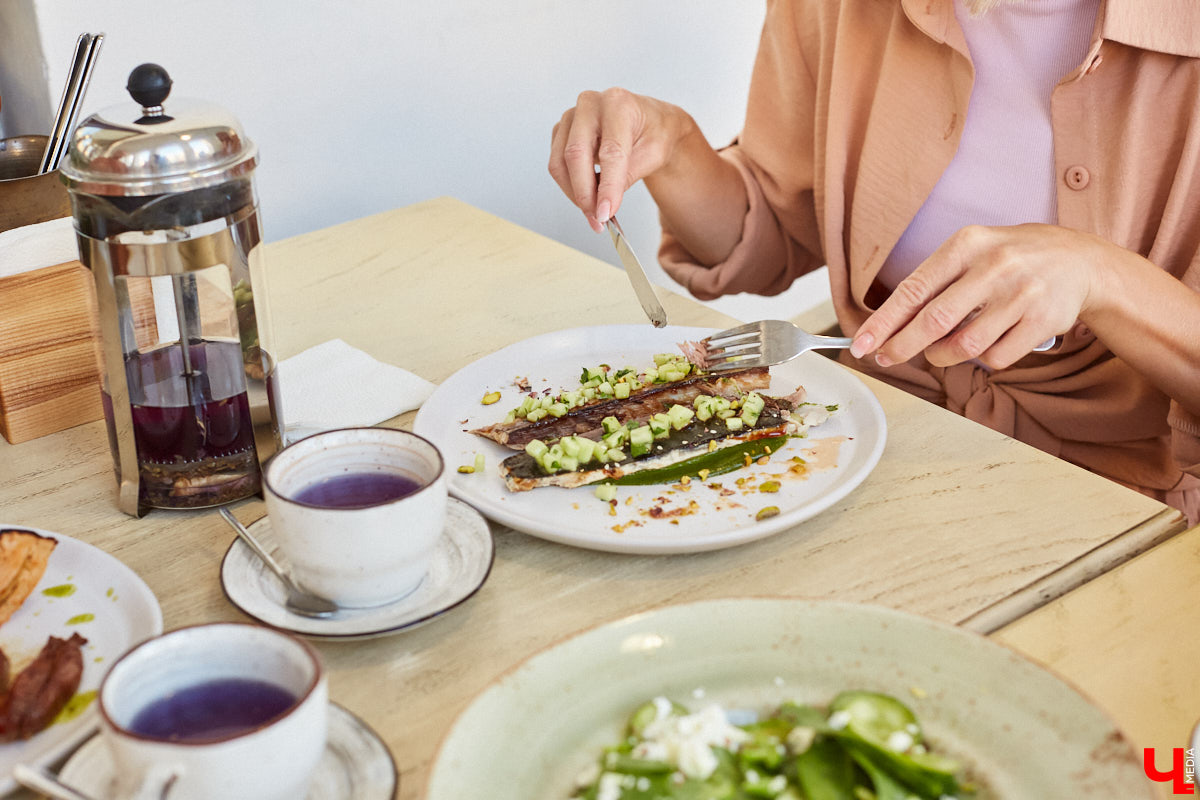 Семейное кафе «Пшеничный кот», расположенное в центре Владимира, давно полюбилось горожанам и гостям областного центра. А недавно рестораторы разработали и презентовали новое меню, где найдутся блюда по душе даже изысканным гурманам. Впечатления от них — в нашем материале!