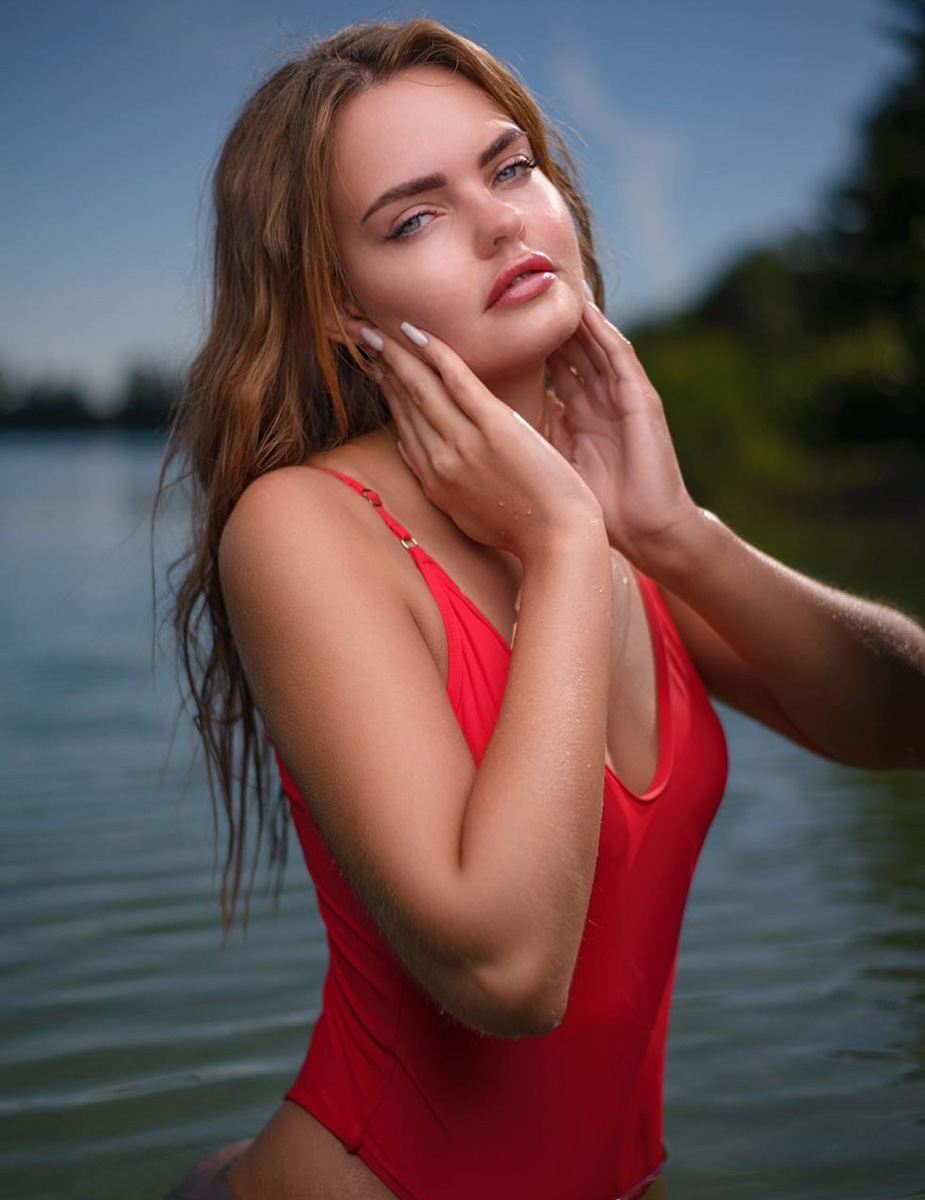 Думаете, мокрые снимки можно делать только на берегу океана? А вот и нет. В реке, пруду и даже на карьерах вполне возможно поймать нужную атмосферу. «Ключ-Медиа» собрал удачные образы, созданные в водоемах нашего региона.