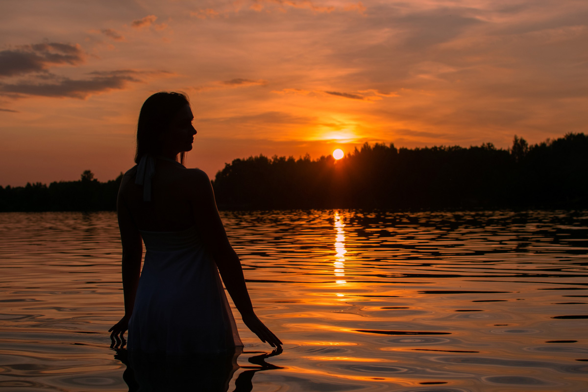 Думаете, мокрые снимки можно делать только на берегу океана? А вот и нет. В реке, пруду и даже на карьерах вполне возможно поймать нужную атмосферу. «Ключ-Медиа» собрал удачные образы, созданные в водоемах нашего региона.