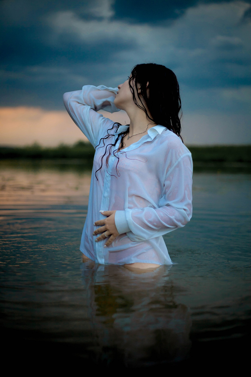 Думаете, мокрые снимки можно делать только на берегу океана? А вот и нет. В реке, пруду и даже на карьерах вполне возможно поймать нужную атмосферу. «Ключ-Медиа» собрал удачные образы, созданные в водоемах нашего региона.