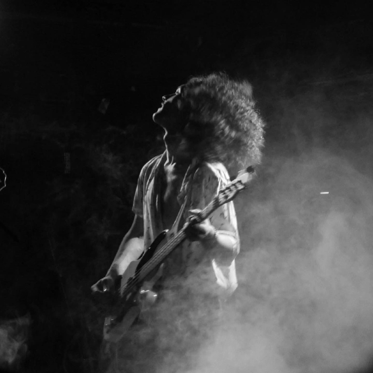 27 августа во Владимир возвращаются «блудные сыны», винтажные рокеры ТВОЮЖНАЛЕВО. Возвращаются, чтобы дать жару на концерте имени себя в «ЦЕХу». Окопавшись в Москве, ребята успели и новый альбом «Мамина пластинка» выпустить, и выступить на одной сцене с Найком Борзовым, группой «Кирпичи», Рустамом Рептилоидом. О том, как не потеряться в столице, новой работе и предстоящем концерте мы поговорили с лидером коллектива Артуром Борисовым.