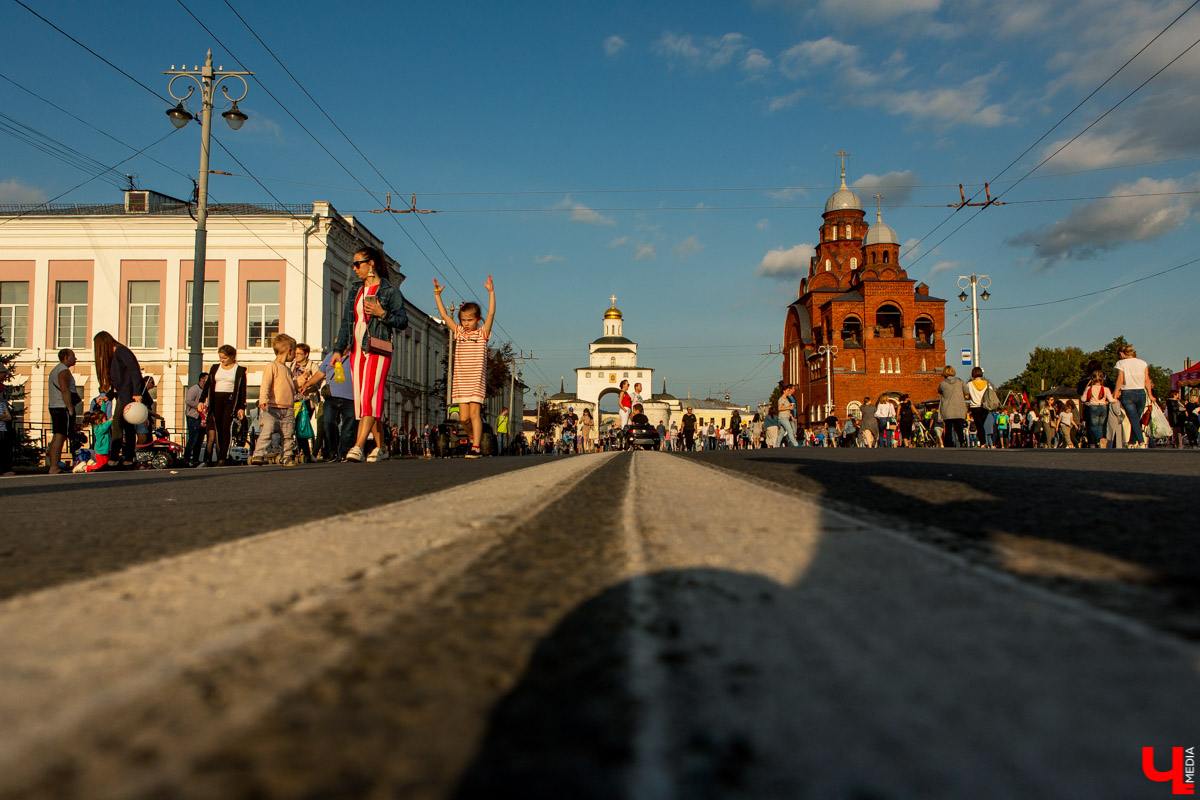 Спустя три года Владимир готовится провести День города без ограничений! Стала известна точная программа праздника. Чтобы знать, куда стоит сходить, изучаем афишу вместе.