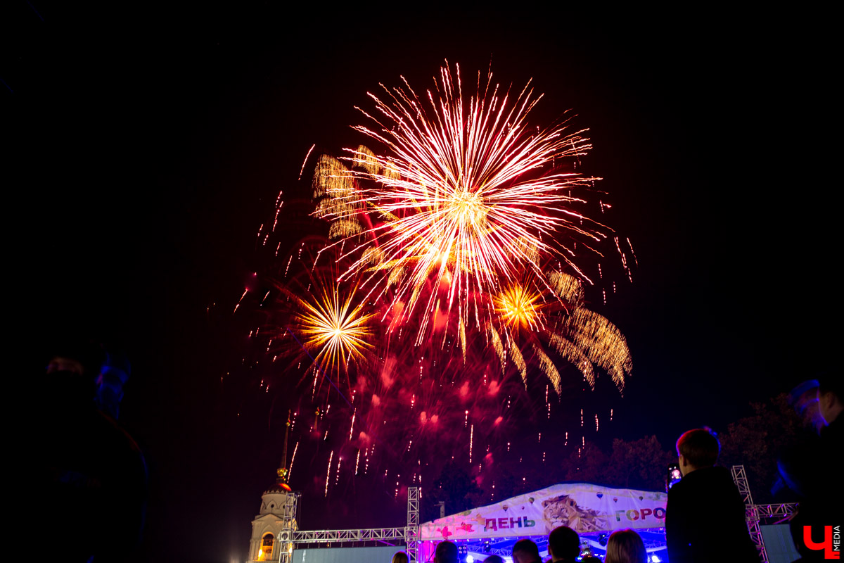 Спустя три года Владимир готовится провести День города без ограничений! Стала известна точная программа праздника. Чтобы знать, куда стоит сходить, изучаем афишу вместе.