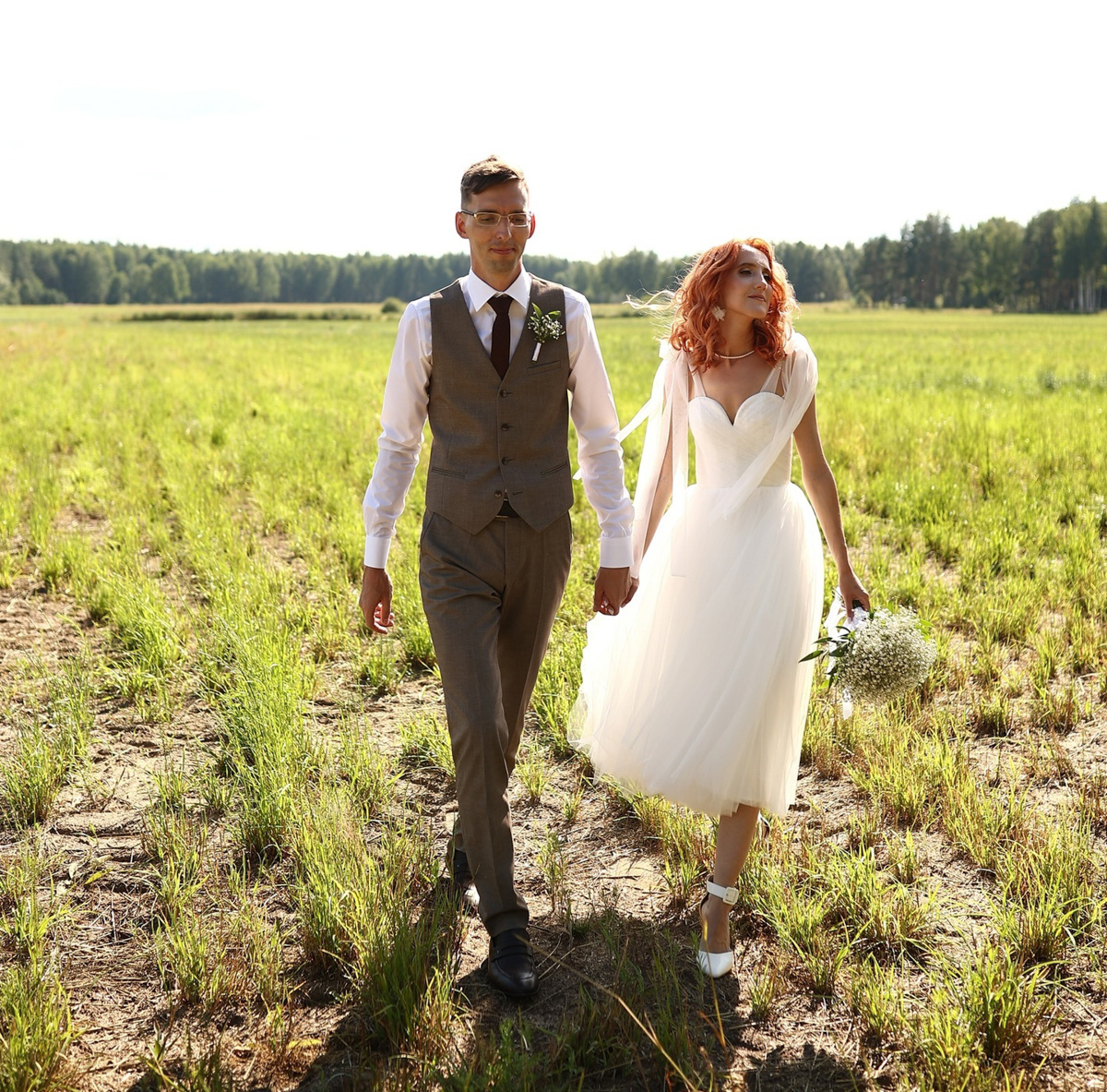 Анна и Константин Жуковы попросили своих гостей вместо покупки праздничных букетов отдать сэкономленные деньги бездомным животным владимирского приюта «Дорога добра». Какую сумму собрали молодожены, и почему пожертвования — это новый тренд? Читайте в материале.