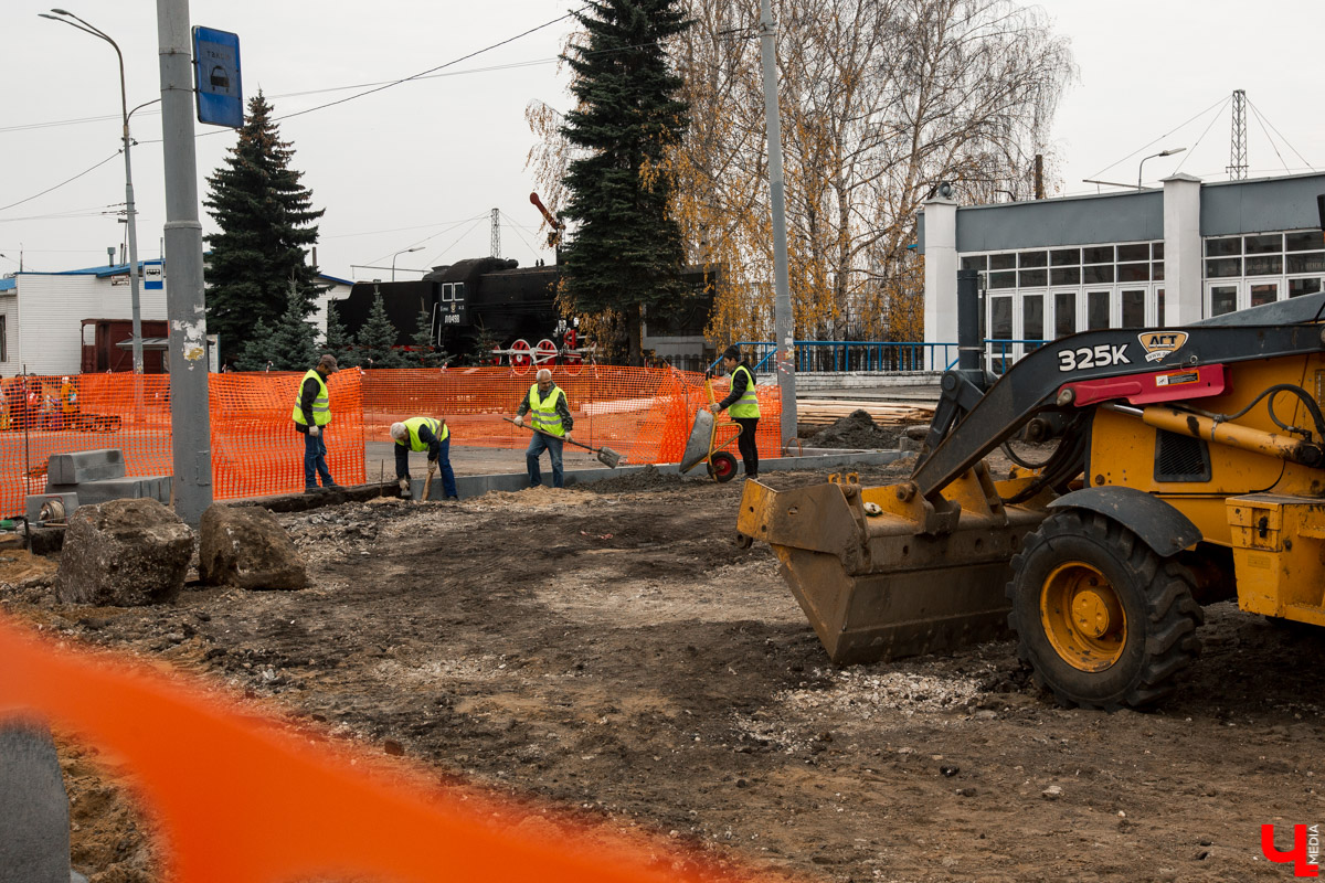 «Вокзальная площадь — болевая точка Владимира», — считают неоднократно посещавшие Владимир магистранты столичной кафедры Глазычева ИОН РАНХиГС. Исправить ситуацию призван проектный семинар «Мыслим территорию вместе», посвященный переосмыслению привокзального квартала.