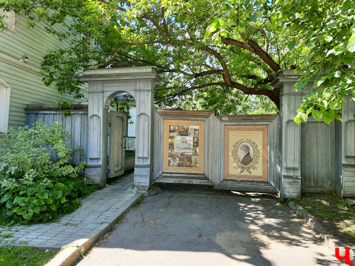 Посидеть поокать, восхититься кружевами и миниатюрной железной дорогой с ретро-поездами. Это все Вологда. Делимся еще одним маршрутом для тура выходного дня.