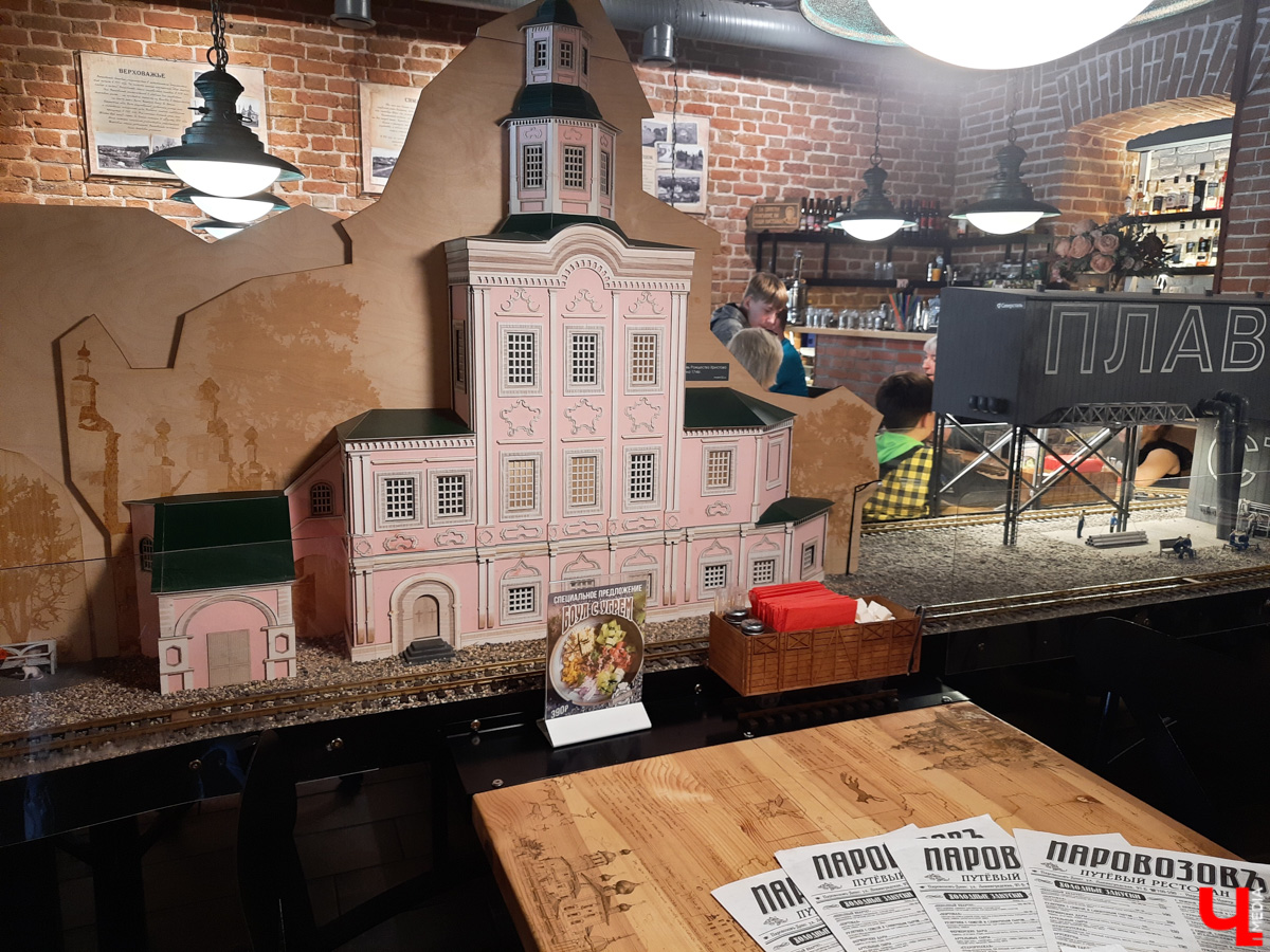 Посидеть поокать, восхититься кружевами и миниатюрной железной дорогой с ретро-поездами. Это все Вологда. Делимся еще одним маршрутом для тура выходного дня.