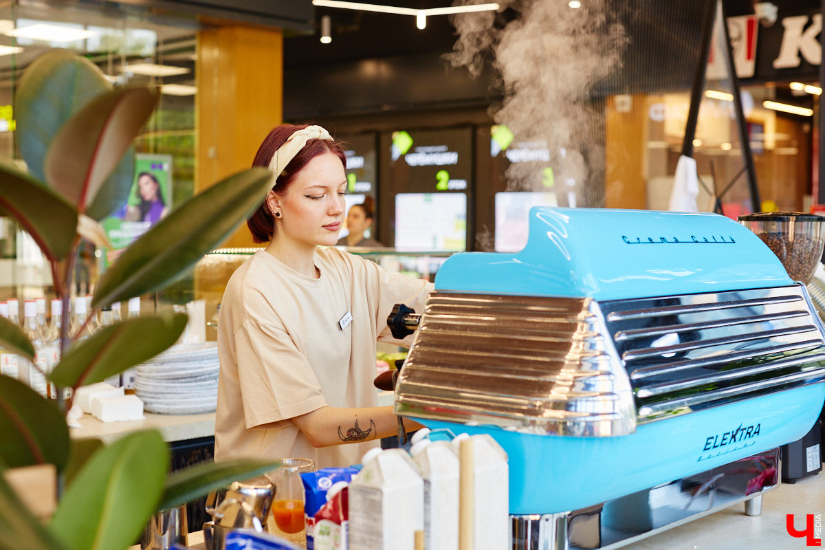 Доходили ли до вас отзывы о кофейнях «Лица»? Почему-то всем она очень даже нравится. Чтобы разобраться, чем же на самом деле привлекает жителей и гостей города авторское заведение, «Ключ-Медиа» отправился на разведку. Выводы сделаны. Заранее предупредим: такого поворота вы точно не ожидаете