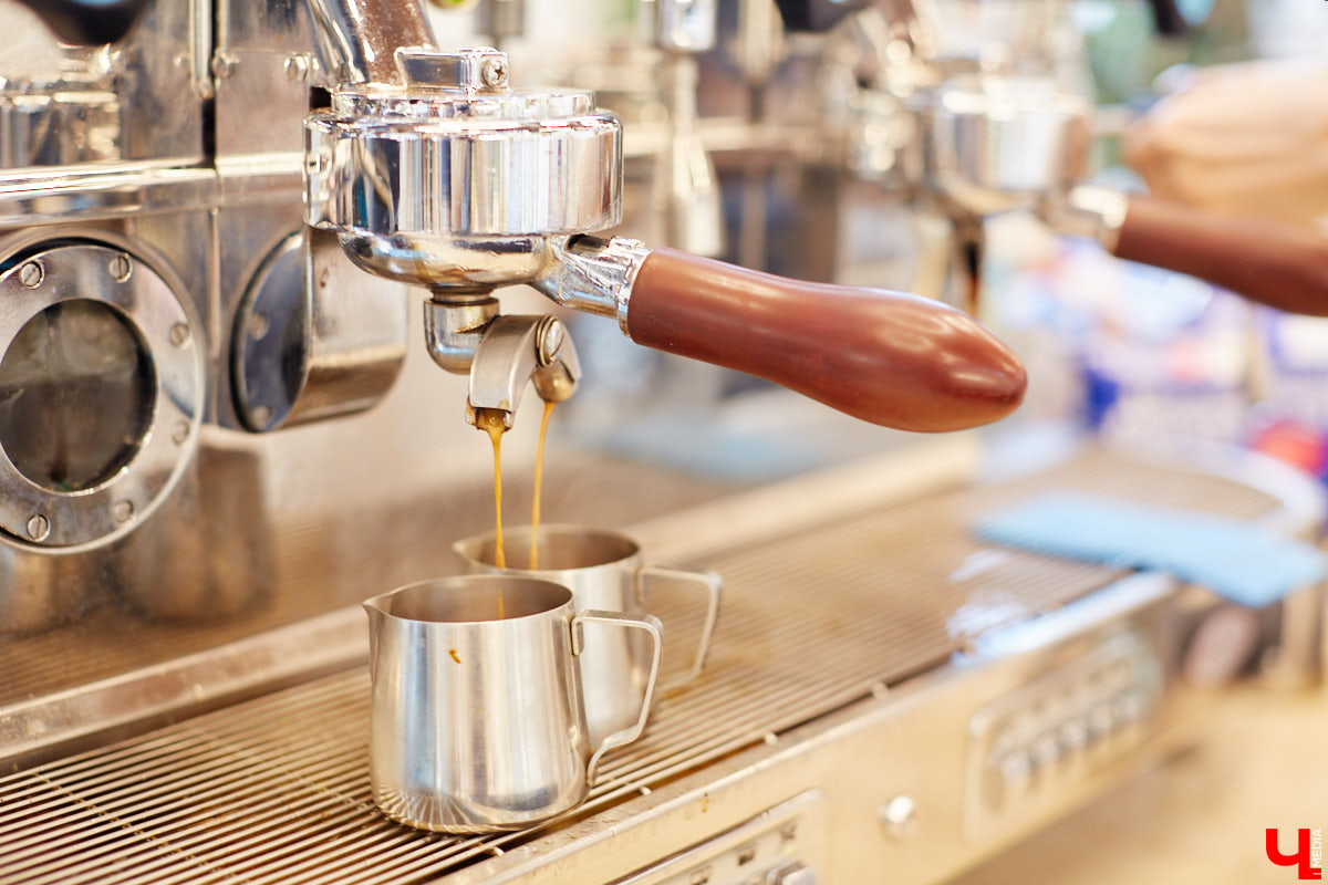 Доходили ли до вас отзывы о кофейнях «Лица»? Почему-то всем она очень даже нравится. Чтобы разобраться, чем же на самом деле привлекает жителей и гостей города авторское заведение, «Ключ-Медиа» отправился на разведку. Выводы сделаны. Заранее предупредим: такого поворота вы точно не ожидаете