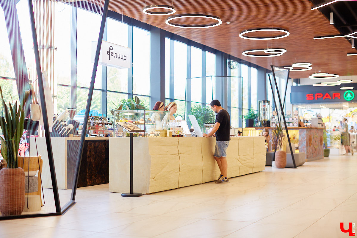 Доходили ли до вас отзывы о кофейнях «Лица»? Почему-то всем она очень даже нравится. Чтобы разобраться, чем же на самом деле привлекает жителей и гостей города авторское заведение, «Ключ-Медиа» отправился на разведку. Выводы сделаны. Заранее предупредим: такого поворота вы точно не ожидаете