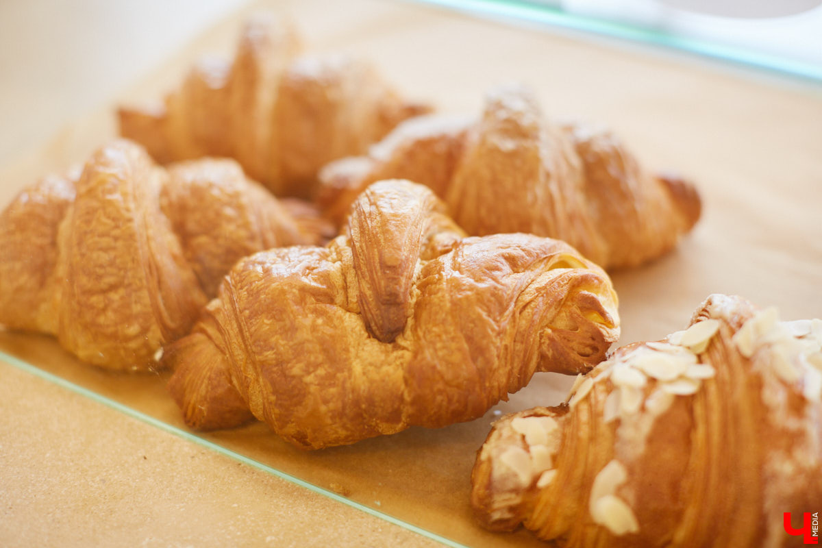 Доходили ли до вас отзывы о кофейнях «Лица»? Почему-то всем она очень даже нравится. Чтобы разобраться, чем же на самом деле привлекает жителей и гостей города авторское заведение, «Ключ-Медиа» отправился на разведку. Выводы сделаны. Заранее предупредим: такого поворота вы точно не ожидаете