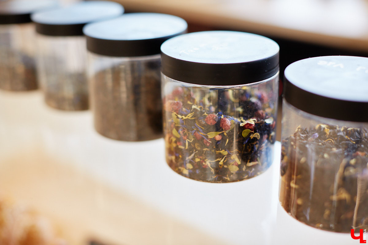 Доходили ли до вас отзывы о кофейнях «Лица»? Почему-то всем она очень даже нравится. Чтобы разобраться, чем же на самом деле привлекает жителей и гостей города авторское заведение, «Ключ-Медиа» отправился на разведку. Выводы сделаны. Заранее предупредим: такого поворота вы точно не ожидаете