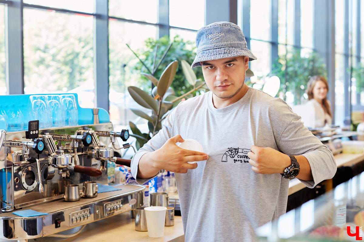 Доходили ли до вас отзывы о кофейнях «Лица»? Почему-то всем она очень даже нравится. Чтобы разобраться, чем же на самом деле привлекает жителей и гостей города авторское заведение, «Ключ-Медиа» отправился на разведку. Выводы сделаны. Заранее предупредим: такого поворота вы точно не ожидаете