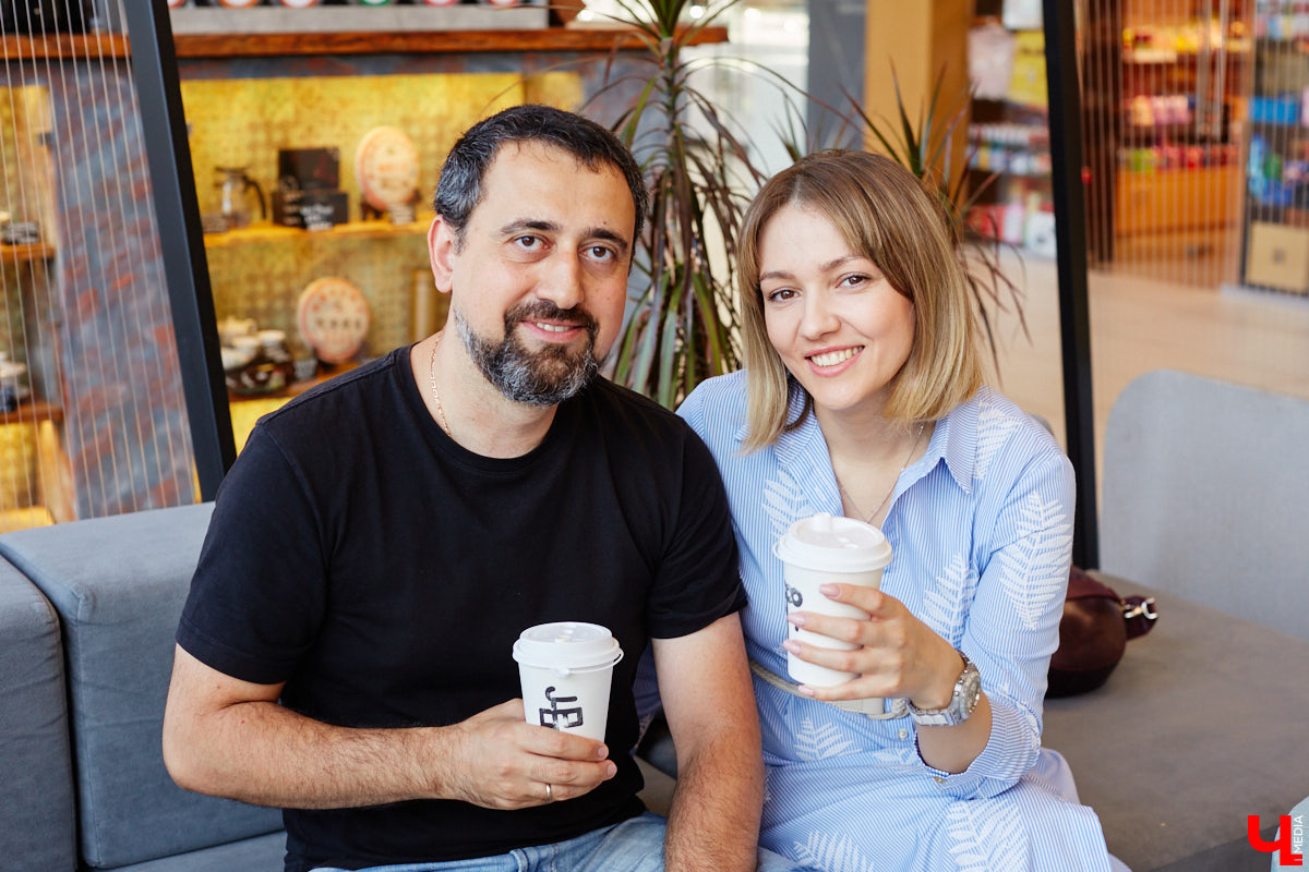 Доходили ли до вас отзывы о кофейнях «Лица»? Почему-то всем она очень даже нравится. Чтобы разобраться, чем же на самом деле привлекает жителей и гостей города авторское заведение, «Ключ-Медиа» отправился на разведку. Выводы сделаны. Заранее предупредим: такого поворота вы точно не ожидаете