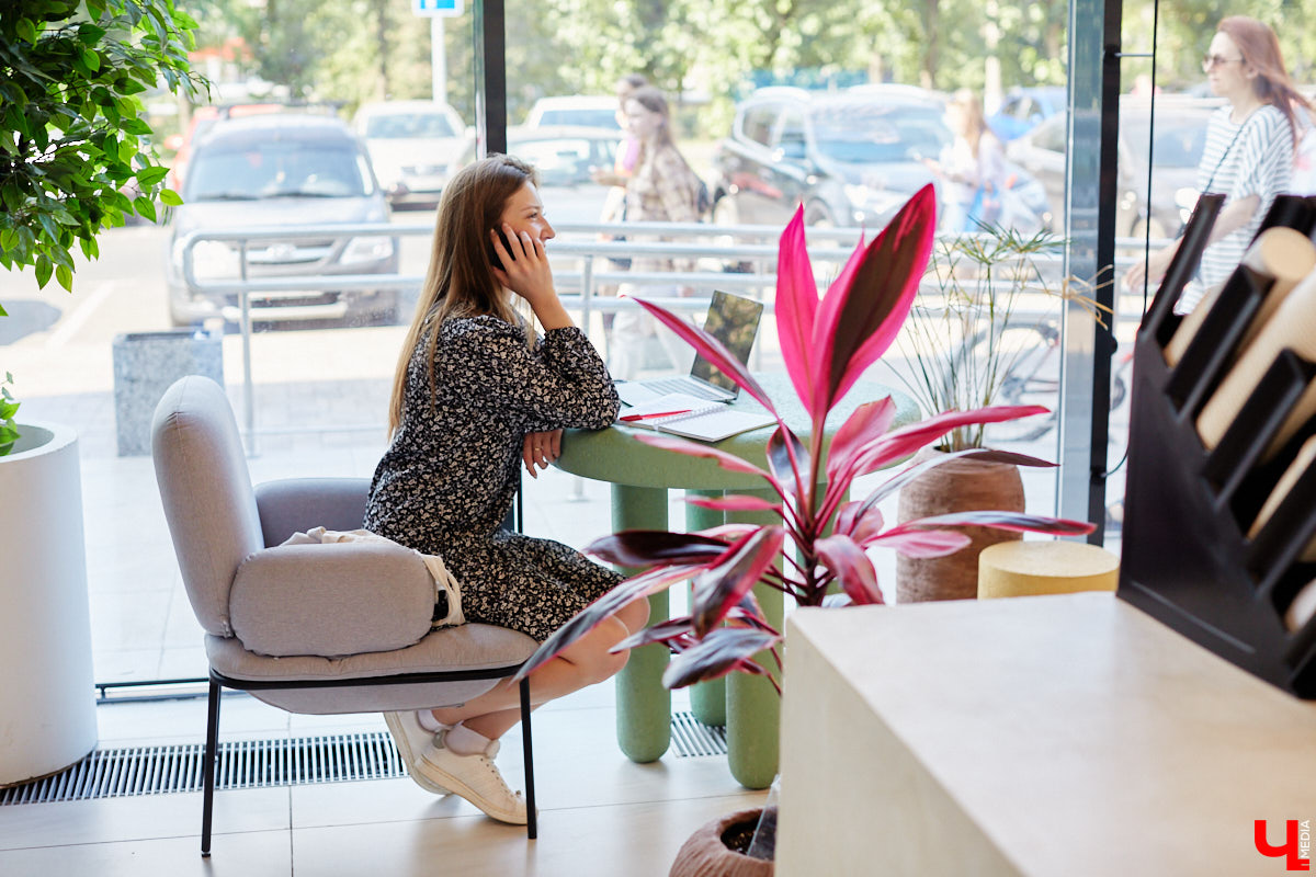 Доходили ли до вас отзывы о кофейнях «Лица»? Почему-то всем она очень даже нравится. Чтобы разобраться, чем же на самом деле привлекает жителей и гостей города авторское заведение, «Ключ-Медиа» отправился на разведку. Выводы сделаны. Заранее предупредим: такого поворота вы точно не ожидаете