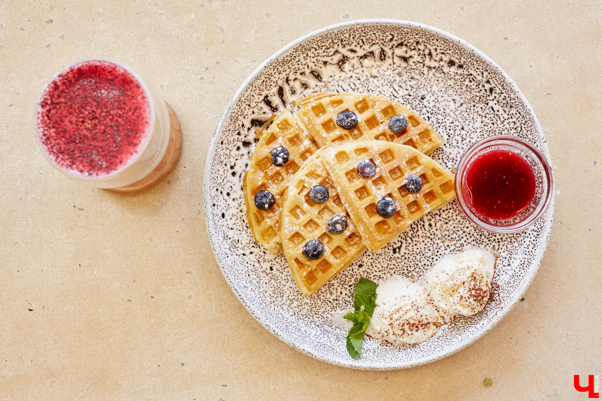 Доходили ли до вас отзывы о кофейнях «Лица»? Почему-то всем она очень даже нравится. Чтобы разобраться, чем же на самом деле привлекает жителей и гостей города авторское заведение, «Ключ-Медиа» отправился на разведку. Выводы сделаны. Заранее предупредим: такого поворота вы точно не ожидаете