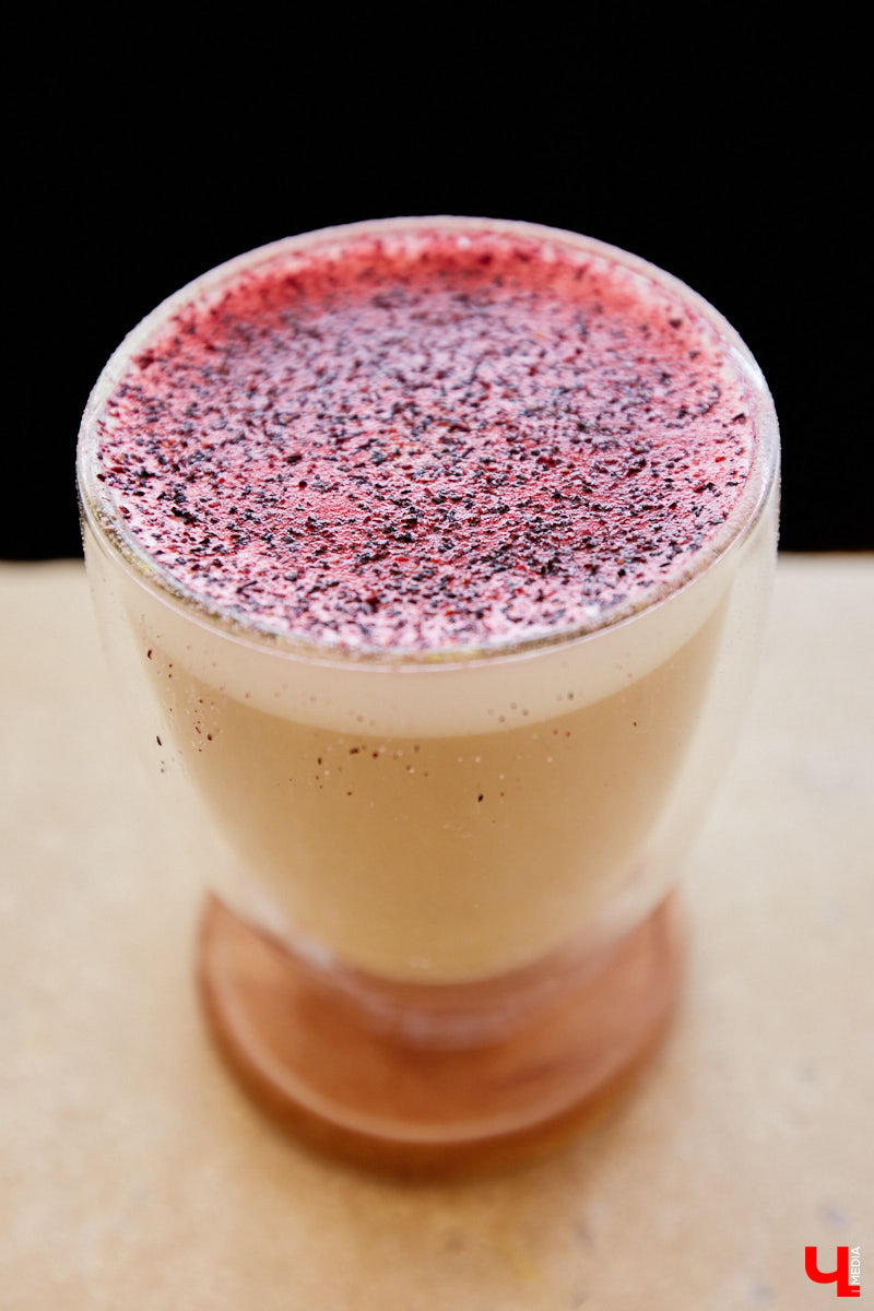 Доходили ли до вас отзывы о кофейнях «Лица»? Почему-то всем она очень даже нравится. Чтобы разобраться, чем же на самом деле привлекает жителей и гостей города авторское заведение, «Ключ-Медиа» отправился на разведку. Выводы сделаны. Заранее предупредим: такого поворота вы точно не ожидаете