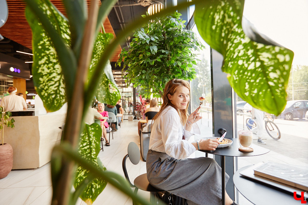 Доходили ли до вас отзывы о кофейнях «Лица»? Почему-то всем она очень даже нравится. Чтобы разобраться, чем же на самом деле привлекает жителей и гостей города авторское заведение, «Ключ-Медиа» отправился на разведку. Выводы сделаны. Заранее предупредим: такого поворота вы точно не ожидаете