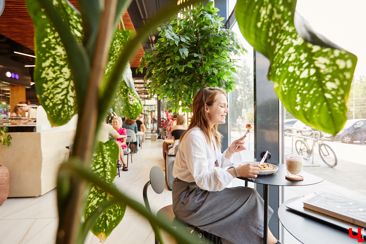 Доходили ли до вас отзывы о кофейнях «Лица»? Почему-то всем она очень даже нравится. Чтобы разобраться, чем же на самом деле привлекает жителей и гостей города авторское заведение, «Ключ-Медиа» отправился на разведку. Выводы сделаны. Заранее предупредим: такого поворота вы точно не ожидаете