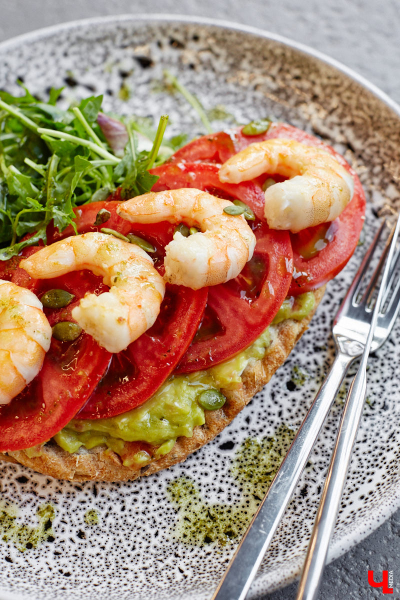 Доходили ли до вас отзывы о кофейнях «Лица»? Почему-то всем она очень даже нравится. Чтобы разобраться, чем же на самом деле привлекает жителей и гостей города авторское заведение, «Ключ-Медиа» отправился на разведку. Выводы сделаны. Заранее предупредим: такого поворота вы точно не ожидаете