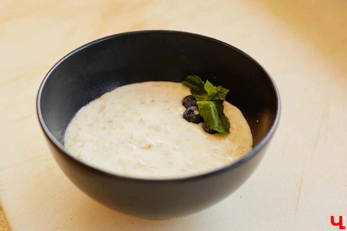 Доходили ли до вас отзывы о кофейнях «Лица»? Почему-то всем она очень даже нравится. Чтобы разобраться, чем же на самом деле привлекает жителей и гостей города авторское заведение, «Ключ-Медиа» отправился на разведку. Выводы сделаны. Заранее предупредим: такого поворота вы точно не ожидаете