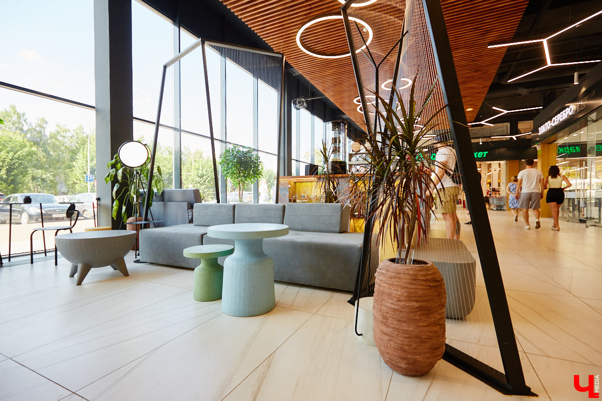 Доходили ли до вас отзывы о кофейнях «Лица»? Почему-то всем она очень даже нравится. Чтобы разобраться, чем же на самом деле привлекает жителей и гостей города авторское заведение, «Ключ-Медиа» отправился на разведку. Выводы сделаны. Заранее предупредим: такого поворота вы точно не ожидаете