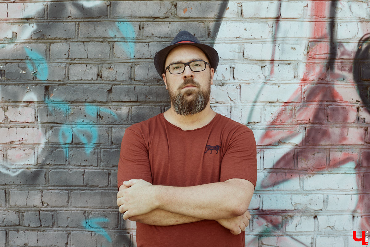 Владимирский автор электронной музыки Илья Чертков выпустил свой первый серьёзный сольный альбом. За именем «Войцех», переводимым с польского как «невозмутимый радостный воин», многочастная история личностной борьбы. О важном и сложном произведении музыканта-самоучки читайте в подробном интервью с Ильёй Чертковым