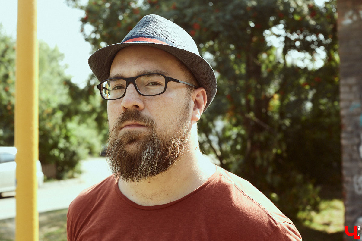 Владимирский автор электронной музыки Илья Чертков выпустил свой первый серьёзный сольный альбом. За именем «Войцех», переводимым с польского как «невозмутимый радостный воин», многочастная история личностной борьбы. О важном и сложном произведении музыканта-самоучки читайте в подробном интервью с Ильёй Чертковым