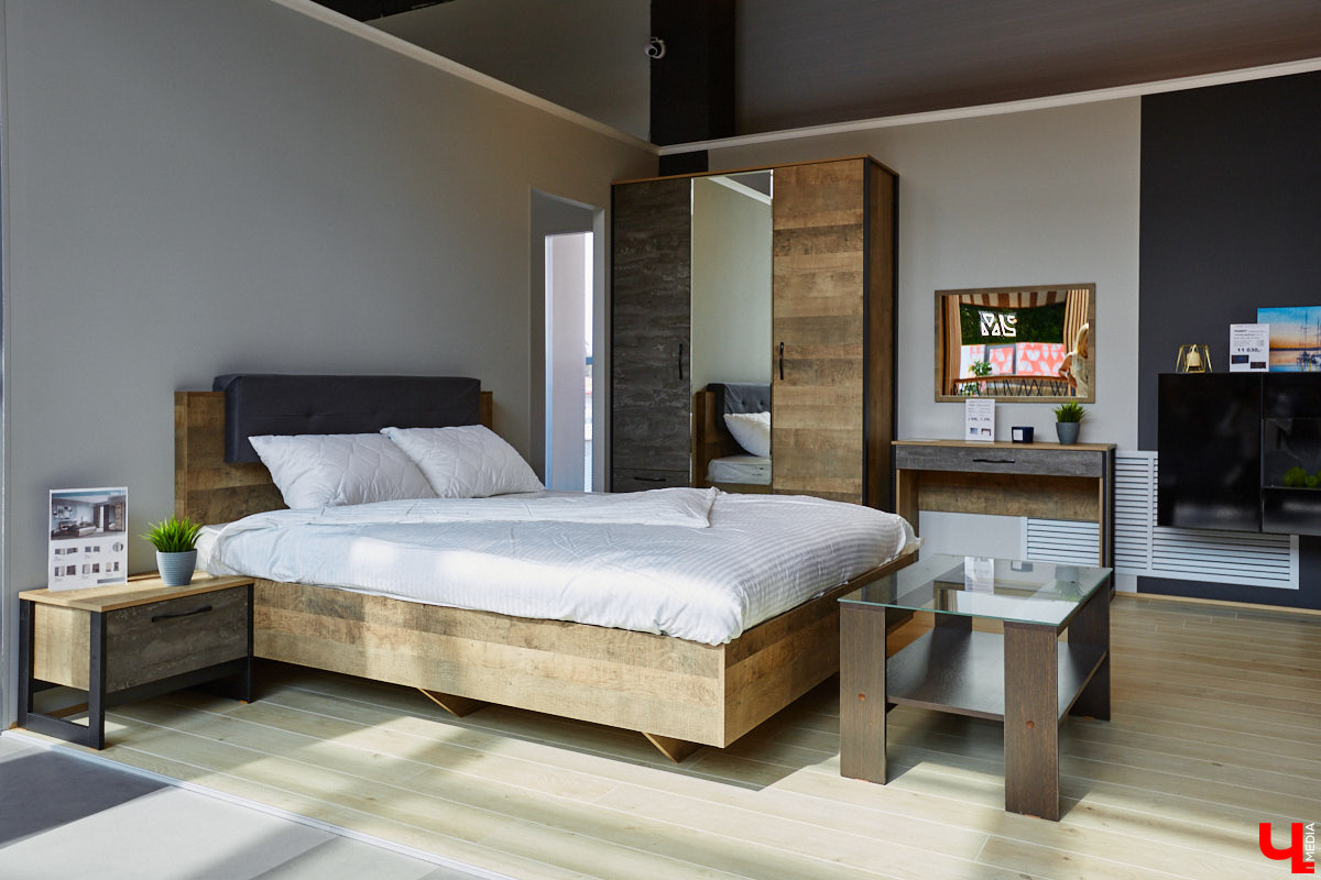 «Парящие» диваны с электроприводом, позитивные стулья, столы из векового дуба — все как в Москве, только рядом. Идем во владимирский ТЦ как на выставку!