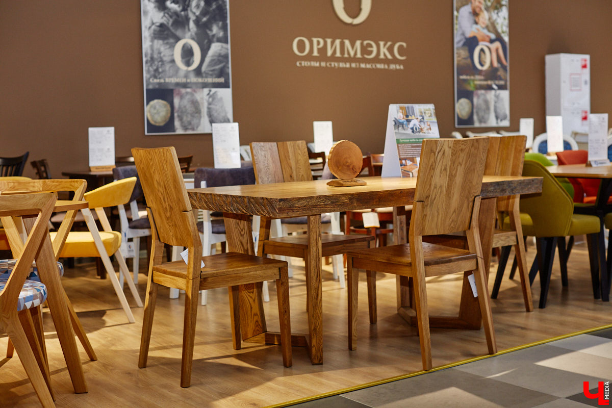 «Парящие» диваны с электроприводом, позитивные стулья, столы из векового дуба — все как в Москве, только рядом. Идем во владимирский ТЦ как на выставку!