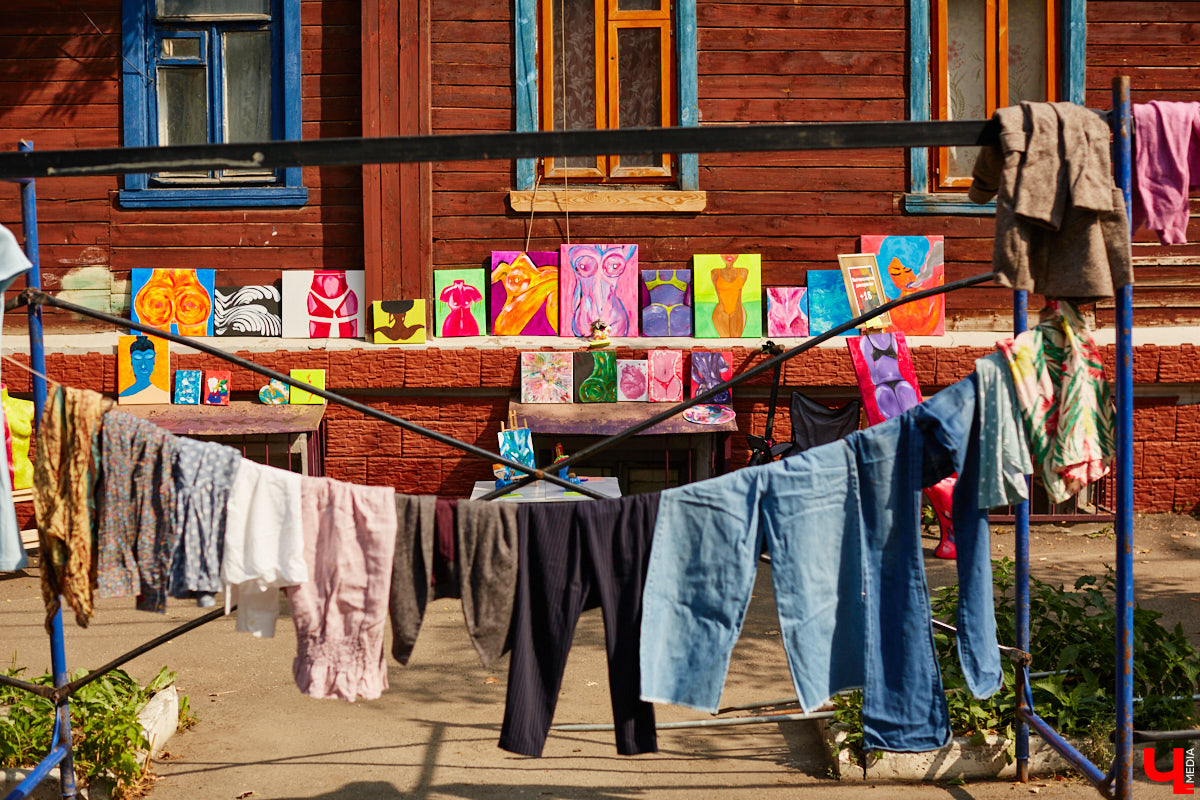 Для тех, кто работал, отдыхал за городом или по любым другим причинам не смог посетить 1032-й день рождения города Владимира, «Ключ-Медиа» постарался запечатлеть как можно больше интересных событий праздника. Привязанный к жизни региона косплей, уличное искусство, гоночные машины, звёздный футбол, долгожданный концерт на Соборной, проекция фильма на фонтане и шоу с огнемётами — это и многое другое в нашем большом фоторепортаже! 