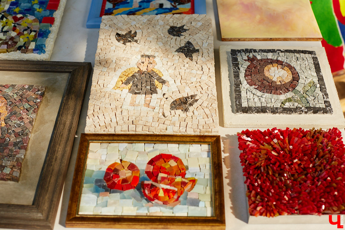 Для тех, кто работал, отдыхал за городом или по любым другим причинам не смог посетить 1032-й день рождения города Владимира, «Ключ-Медиа» постарался запечатлеть как можно больше интересных событий праздника. Привязанный к жизни региона косплей, уличное искусство, гоночные машины, звёздный футбол, долгожданный концерт на Соборной, проекция фильма на фонтане и шоу с огнемётами — это и многое другое в нашем большом фоторепортаже! 