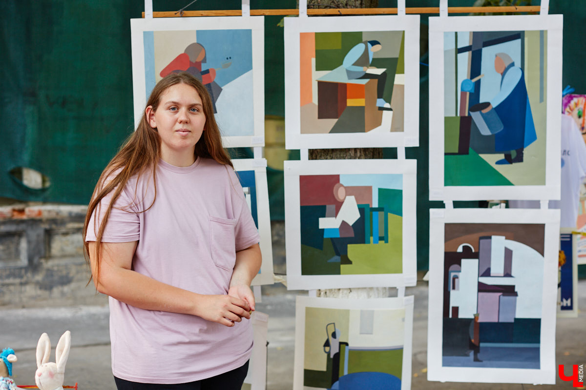 Для тех, кто работал, отдыхал за городом или по любым другим причинам не смог посетить 1032-й день рождения города Владимира, «Ключ-Медиа» постарался запечатлеть как можно больше интересных событий праздника. Привязанный к жизни региона косплей, уличное искусство, гоночные машины, звёздный футбол, долгожданный концерт на Соборной, проекция фильма на фонтане и шоу с огнемётами — это и многое другое в нашем большом фоторепортаже! 