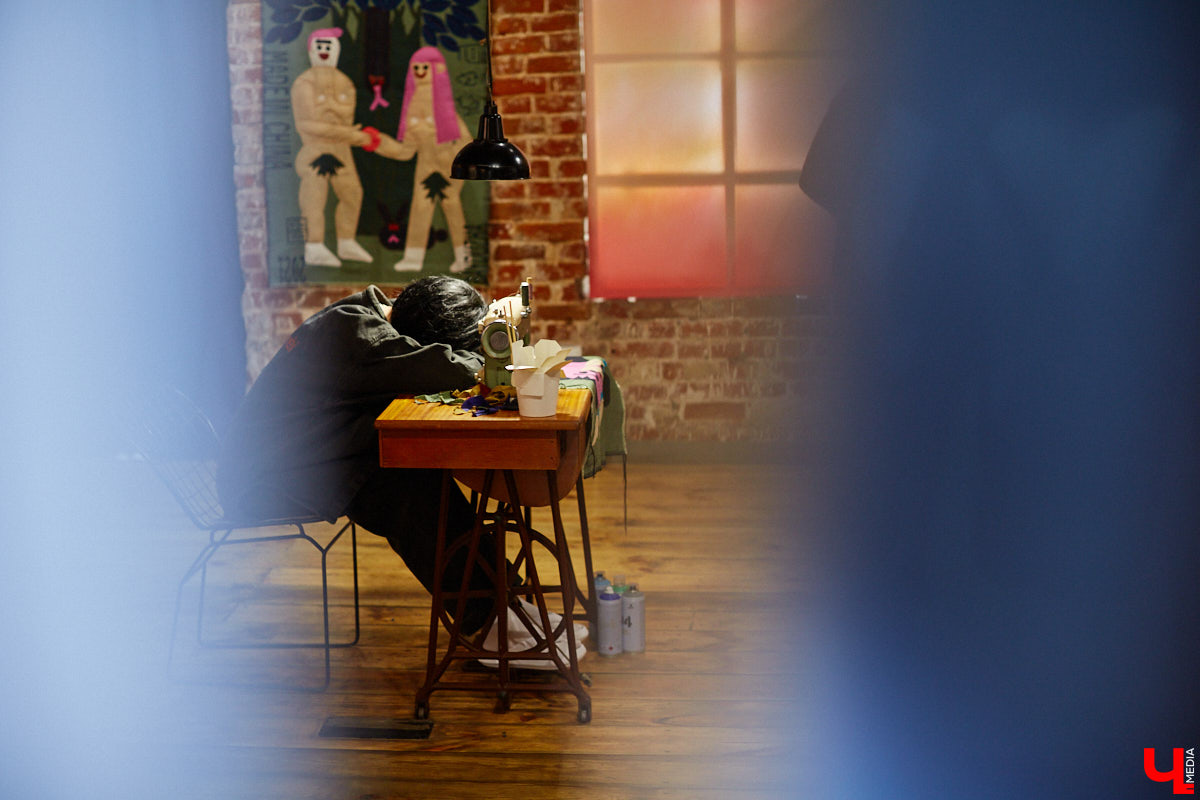 Для тех, кто работал, отдыхал за городом или по любым другим причинам не смог посетить 1032-й день рождения города Владимира, «Ключ-Медиа» постарался запечатлеть как можно больше интересных событий праздника. Привязанный к жизни региона косплей, уличное искусство, гоночные машины, звёздный футбол, долгожданный концерт на Соборной, проекция фильма на фонтане и шоу с огнемётами — это и многое другое в нашем большом фоторепортаже! 