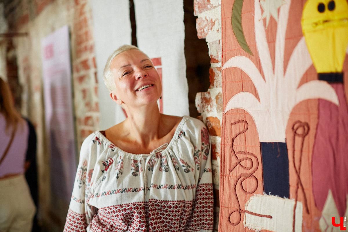 Для тех, кто работал, отдыхал за городом или по любым другим причинам не смог посетить 1032-й день рождения города Владимира, «Ключ-Медиа» постарался запечатлеть как можно больше интересных событий праздника. Привязанный к жизни региона косплей, уличное искусство, гоночные машины, звёздный футбол, долгожданный концерт на Соборной, проекция фильма на фонтане и шоу с огнемётами — это и многое другое в нашем большом фоторепортаже! 