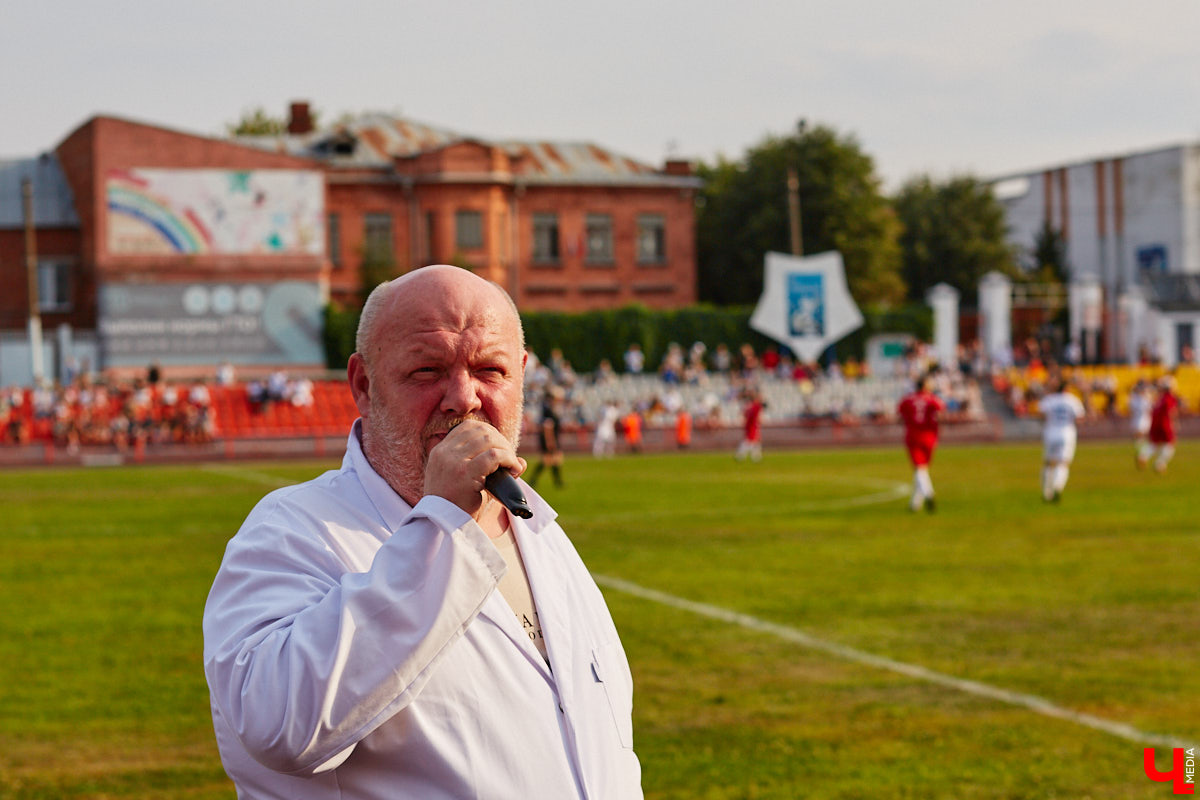 Для тех, кто работал, отдыхал за городом или по любым другим причинам не смог посетить 1032-й день рождения города Владимира, «Ключ-Медиа» постарался запечатлеть как можно больше интересных событий праздника. Привязанный к жизни региона косплей, уличное искусство, гоночные машины, звёздный футбол, долгожданный концерт на Соборной, проекция фильма на фонтане и шоу с огнемётами — это и многое другое в нашем большом фоторепортаже! 