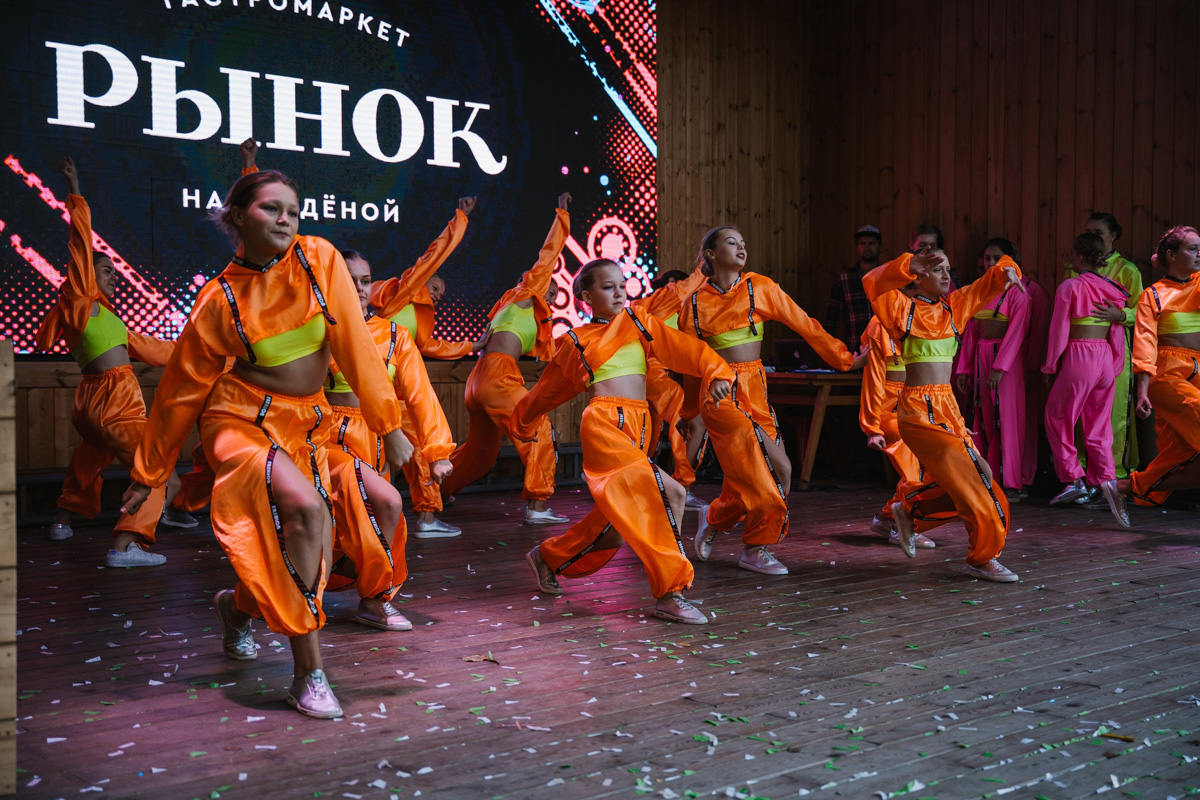 Розыгрыши, праздничный салют и незабываемое afterparty: гастромаркет на Студеной шумно отметит свой третий день рождения! Хедлайнерами торжества станут музыканты группы «Рекорд Оркестр». Изучайте афишу заранее, чтобы не пропустить самое интересное.