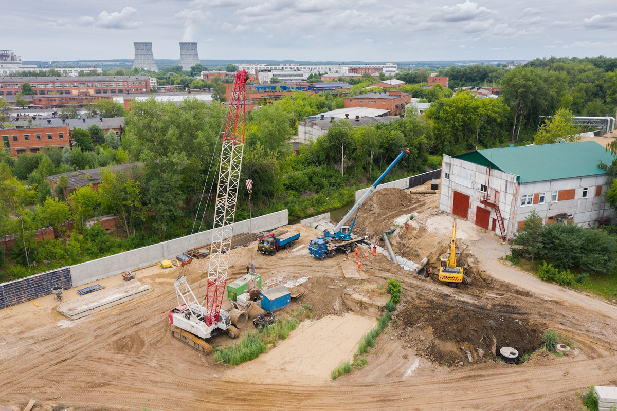 Жителям микрорайона Доброе, которые пользуются общественным транспортом, обещают специальную полосу для автобусов и троллейбусов. Она сократит время в пути, и собираться на работу можно будет спокойнее. Когда же конкретно появится долгожданная буква «А» на асфальте? И станет ли когда-нибудь мечта о пешеходной зоной в центре реальностью?
